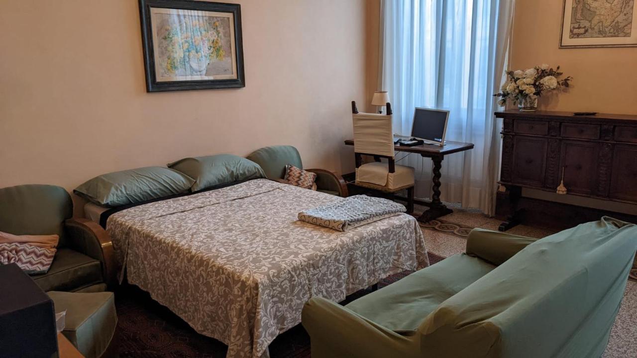 Double Bedroom In Beautiful 30'S Style Apartment Firenze Eksteriør bilde