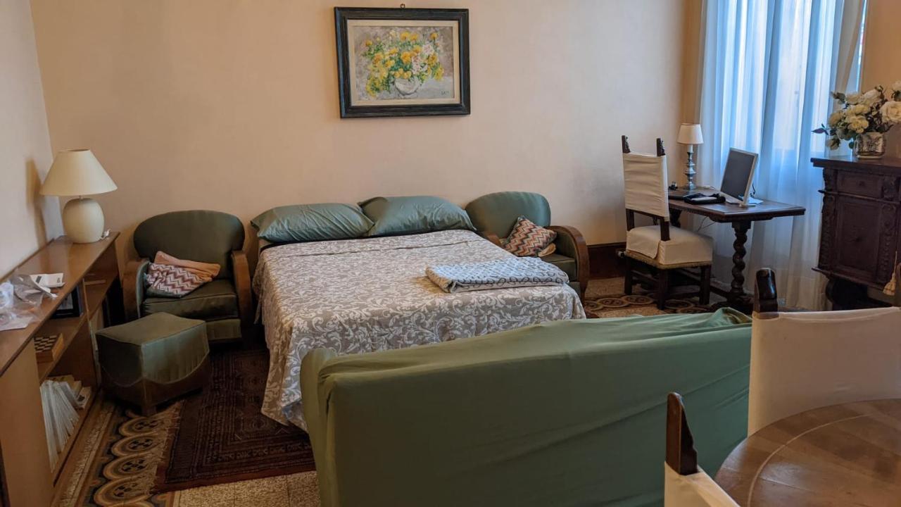 Double Bedroom In Beautiful 30'S Style Apartment Firenze Eksteriør bilde