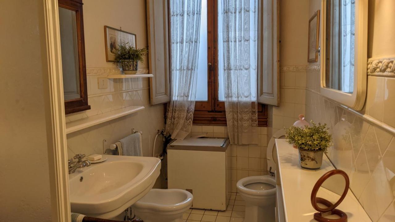 Double Bedroom In Beautiful 30'S Style Apartment Firenze Eksteriør bilde
